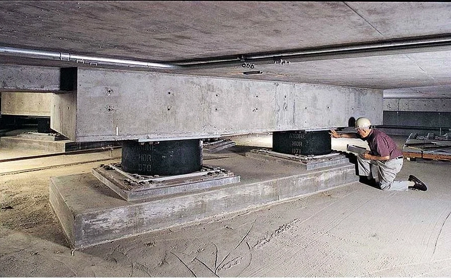 Diseño de Aislación Sísmica de Base en La Pintana: Metodología y Normativa