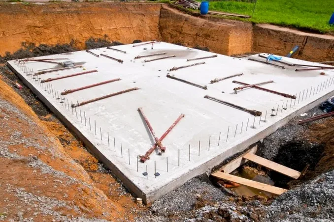 Diseño de Losa de Cimentación en La Pintana: Parámetros Reales del Suelo